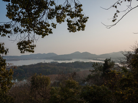 寶石山上望西湖孤山