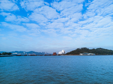 遠(yuǎn)眺日月貝