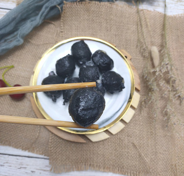 墨汁墨魚丸