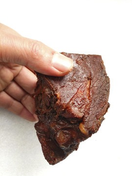 手拿醬牛肉