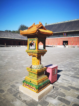 黃琉璃宮燈