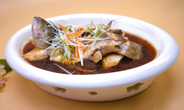 清蒸活鱸魚