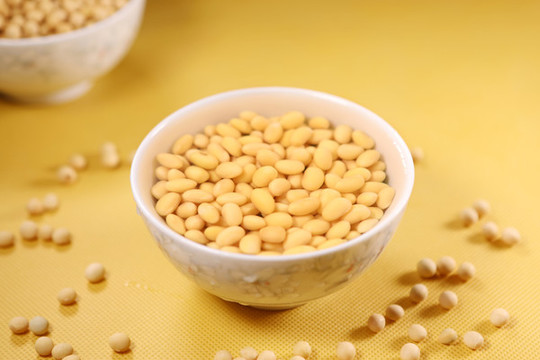 泡黃豆