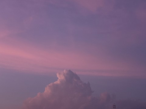 粉色的云