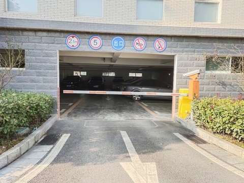 停車場出口特寫