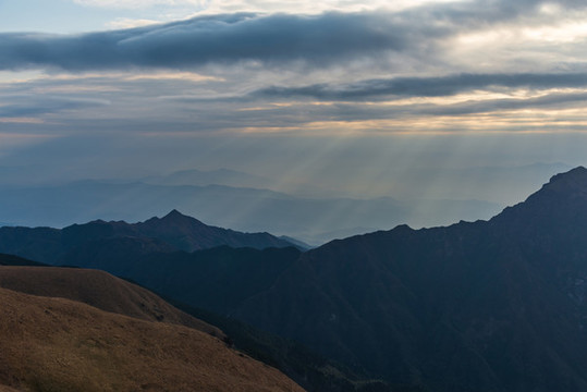 江西萍鄉(xiāng)武功山早晨的天空