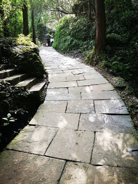 石板路