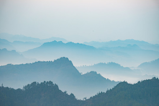 湖南湘西山間的云霧