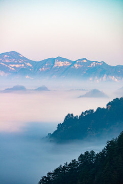 湖南湘西山間的云霧