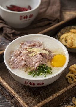 窩蛋瘦肉粥