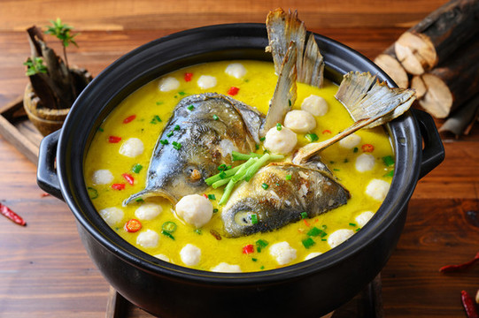 魚(yú)頭魚(yú)丸湯