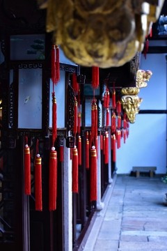 屋檐下的燈籠