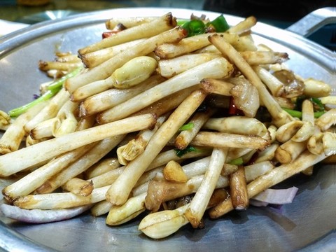 清炒花生苗