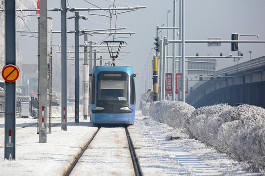 霧凇里的有軌電車