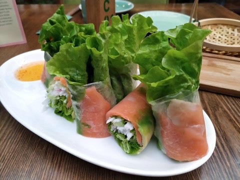 煙熏三文魚春卷