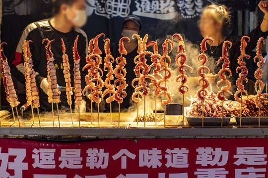 重慶磁器口夜市烤魷魚串