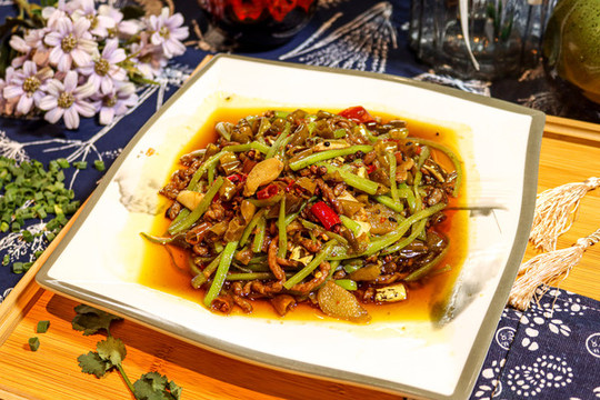 芹菜炒肉絲