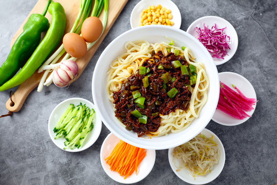尖椒肉絲炸醬面