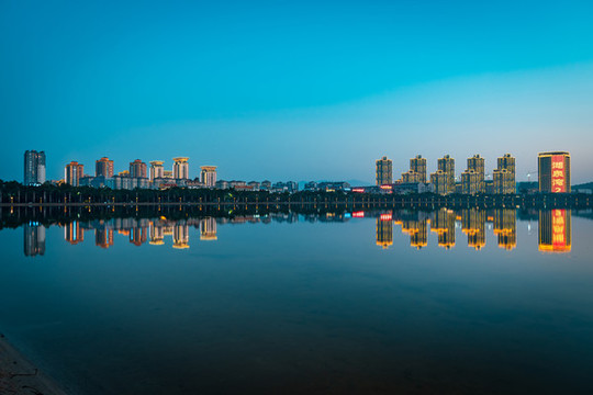 彌勒湖泉生態(tài)園風光