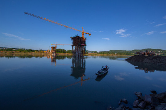 建設(shè)中的香山大橋