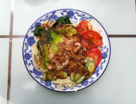 牛肉涼面