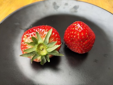 草莓擺拍