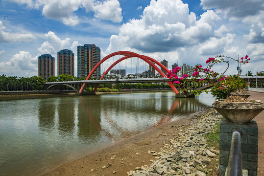 麗江花園彩虹橋