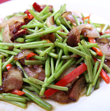 泥蒿炒臘肉