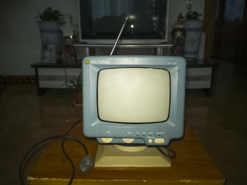 老式迷你電視機(jī)