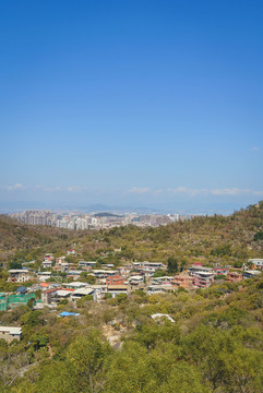 廈門東坪山村莊和城市天際線