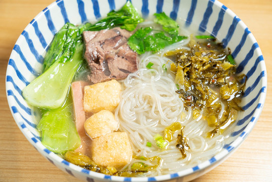 酸菜牛肉米粉
