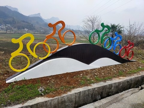 騎自行車場景雕塑