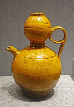 遼代黃釉葫蘆形執(zhí)壺