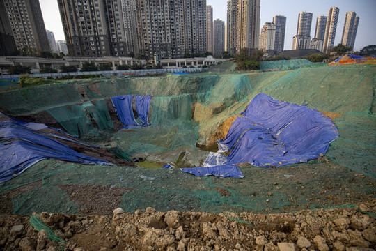 建筑工地深坑