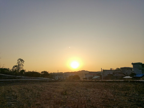 夕陽農(nóng)田
