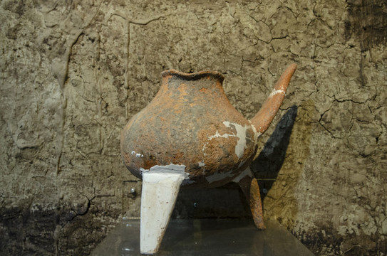 史前文明陶壺