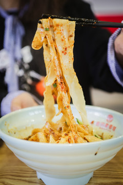 油潑面