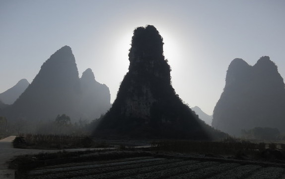 奇峰