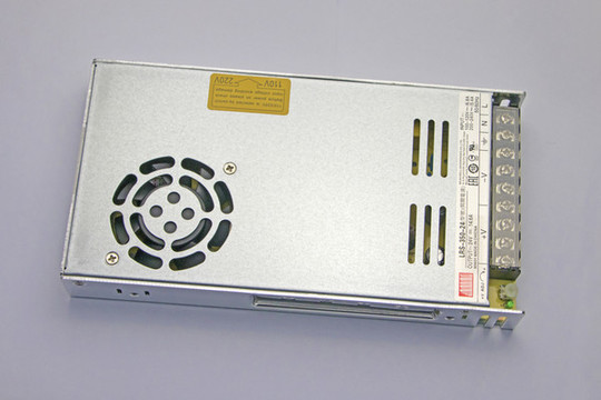 電源