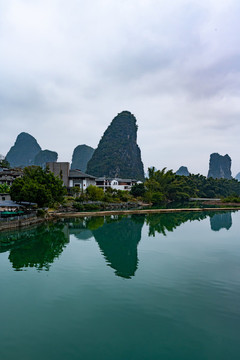 廣西桂林陽(yáng)朔十里畫(huà)廊遇龍河風(fēng)光