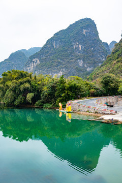 廣西桂林陽(yáng)朔十里畫廊遇龍河風(fēng)光