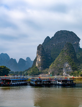 廣西桂林山水陽(yáng)朔興坪漓江風(fēng)光