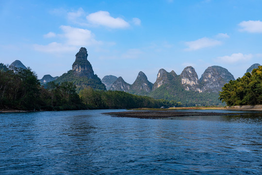 廣西桂林山水陽(yáng)朔興坪漓江風(fēng)光