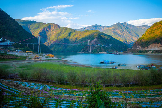 云南瀾滄江大橋