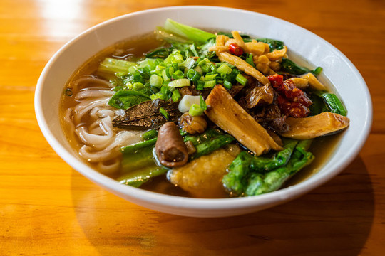 化州牛雜粉牛腩粉廣西北部灣美食