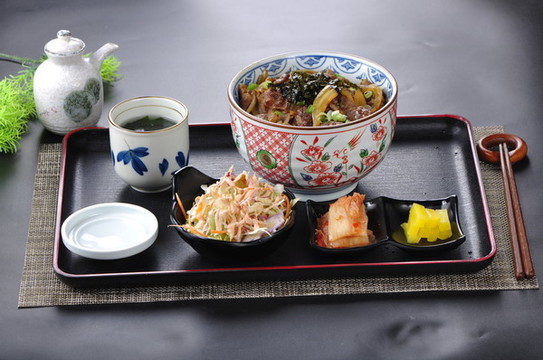 日式肥牛飯