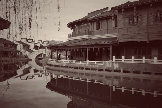 湖邊古建筑