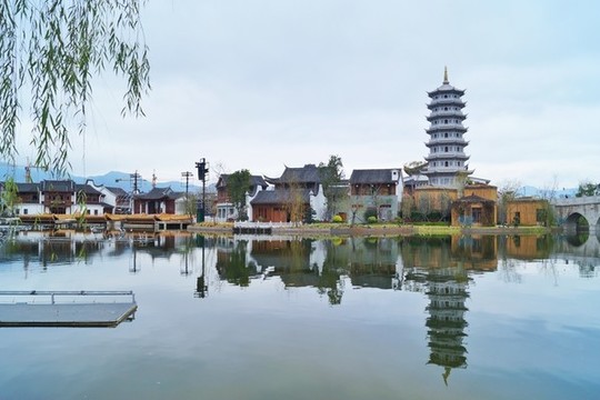 湖邊古建筑