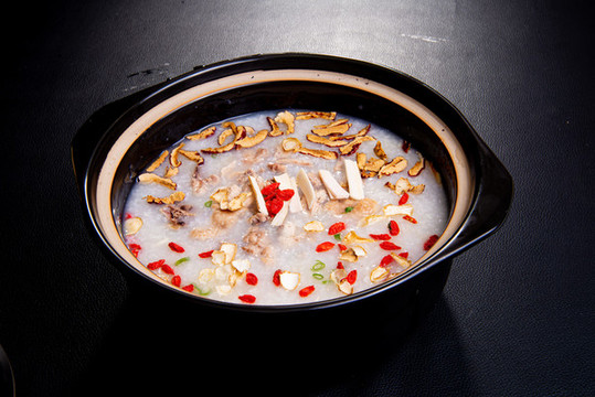 砂鍋養(yǎng)生鴿子粥
