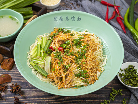 手撕雞撈面